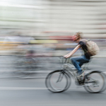 Biciklisre lőtt egy autós Budapesten, vádat emeltek ellene