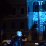 A Csillag börtön falára vetítette Orbán és Mészáros portréját Jakab Péter 