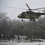 Ilyen volt a filmbe illő helikopteres mentés a tiszacsegei kompnál – fotók