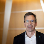 A készpénz nem tűnik el, de nem ezé a jövő – interjú Peter Roebbennel, a K&H Bank vezérigazgatójával