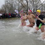 Sokan csobbantak újév napján a Balatonban