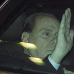 Berlusconi depressziós, a szeretője pedig az ő gyermekét várja