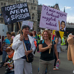 "Fogságban nem szaporodunk!" - elindult a Nők lázadása