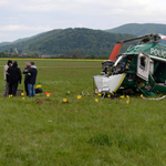 Lezuhant egy rendőrségi helikopter Eperjesen, két tűzoltó meghalt - fotók