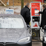 Nem kérdés, hogy a jövő az elektromos autóké, de az áttörésig még kell vagy húsz év