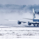 Szinte hóvihart kavar maga mögött a felszálló Boeing 747-es – videó