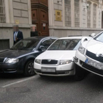 Természetfeletti autós csendéletet lőttek a Vadász utcában