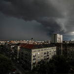 Felborult Budapest közlekedése az eső miatt, több villamos nem jár