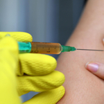 Orosz virológus kérdőjelezte meg az orosz Covid-vakcina biztonságosságát