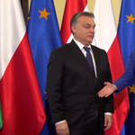 Ha csak Orbán videóját látnánk, azt hihetnénk, minden pompásan alakult Varsóban