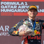 Fotó: már meg is kapta Max Verstappen az új Herendi-trófeáját