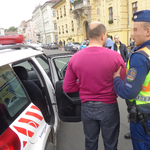 Rendőrök vitték el Botka irodájától a tiltakozó kereskedők képviselőjét