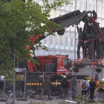 Elvittek Helsinki főteréről egy 6,5 méteres szovjet emlékművet – videó