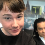 Szétoltották a Twitteren, mert nem tudta, hogy Nick Cave-vel fotózkodott