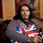 Szexuális erőszakkal és bántalmazással gyanúsítják Russell Brand brit komikust