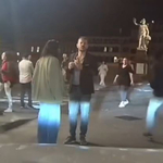 Egy pillanat alatt hős lett az olasz taxis, aki beletaposott a gázba, és utolért egy táskatolvajt – videó
