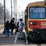 Ingyen utazás a nagycsaládoknak és a határon túliaknak, több engedmény a fiataloknak – közzétették, hogy változnak az utazási kedvezmények