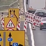 Egyenesen belehajtott a táblaerdőbe a Maybach sofőrje az M7-esen – videó