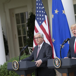 Trump és Juncker találkozott: enyhülés jön a kereskedelmi háborúban?