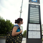 Fotók: kijelzők mutatják Tatabányán, mikor jön a busz