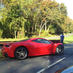 Száguldozott a sofőr, korlátnak csapódott a Ferrari 458 Italia – fotó