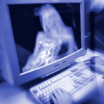 Botrány: Pornó ment a magyar hipermarket képernyőjén