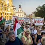 Fotók: A martonfai menekülttábor ellen tüntettek Pécsen