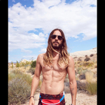 Leggins és hasi-tasi – Jared Leto férfidivatot teremt