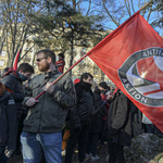 TASZ: Mondvacsinált indokkal bírságolta meg a rendőrség egy antifasiszta tüntetés szervezőjét