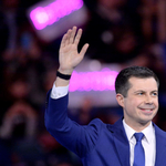 Két újszülöttet fogadott örökbe férjével Pete Buttigieg amerikai közlekedésügyi miniszter