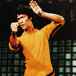 Elárverezik Bruce Lee legendás sárga kezeslábasát