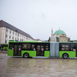 Elgurult menet közben egy helyi busz kereke Pécsen