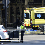 Tömegbe hajtott egy furgon Barcelonában, terrortámadás történt