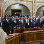 Magyar jogtudósok: így rohasztja szét a kormány a magyar demokráciát