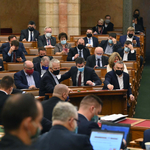Medián: A Szájer-botrány után már többen szavaznának az ellenzékre, mint a Fideszre