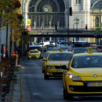 Így lógnak ki taxival az emberek a karanténból