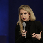 Egy szélhámos és kellékei: Elizabeth Holmes, akit most 11 év börtönre ítéltek