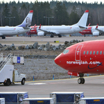 Orvosi igazolással hordhatnak lapos sarkú cipőt a Norwegian Airnél dolgozó nők