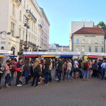 Ki nem találná, ki volt a könyvheti dedikálások legnagyobb sztárja