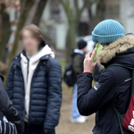 „Most elég rossz, hogy nem lehet náluk telefon” – van, aki nem éri el a gyerekét az iskolai bombariadók alatt