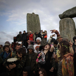 Ezrek ünnepelték Stonehenge ősi köveinél a téli napfordulót