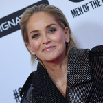 Sharon Stone fent van Tinderen