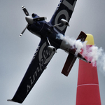 Matthias Dolderer nyerte a Red Bull Air Race műrepülő világbajnoki sorozat budapesti versenyét.