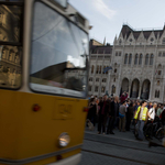 Nem áll meg a metró a Kossuth téren