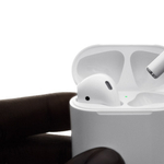 Két új AirPods is érkezik, de egy darabig várni kell még rájuk