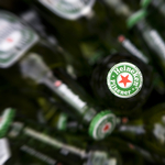 Hiába fújt visszavonulót a Heineken, marad a vörös csillagos törvényjavaslat