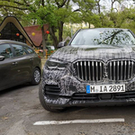 Az álcaautósoknak is jár a vasárnap – fura BMW X5 egy magyar parkolóban