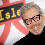 Óriási Jeff Goldblum-szobor sokkolja a londoniakat – fotók