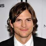 Érdekes hasonlóság: Ashton Kutcher alakítja Steve Jobsot 