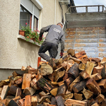 Áztatták a tűzifát, hogy nehezebb legyen – trükköző bandát fogott a NAV